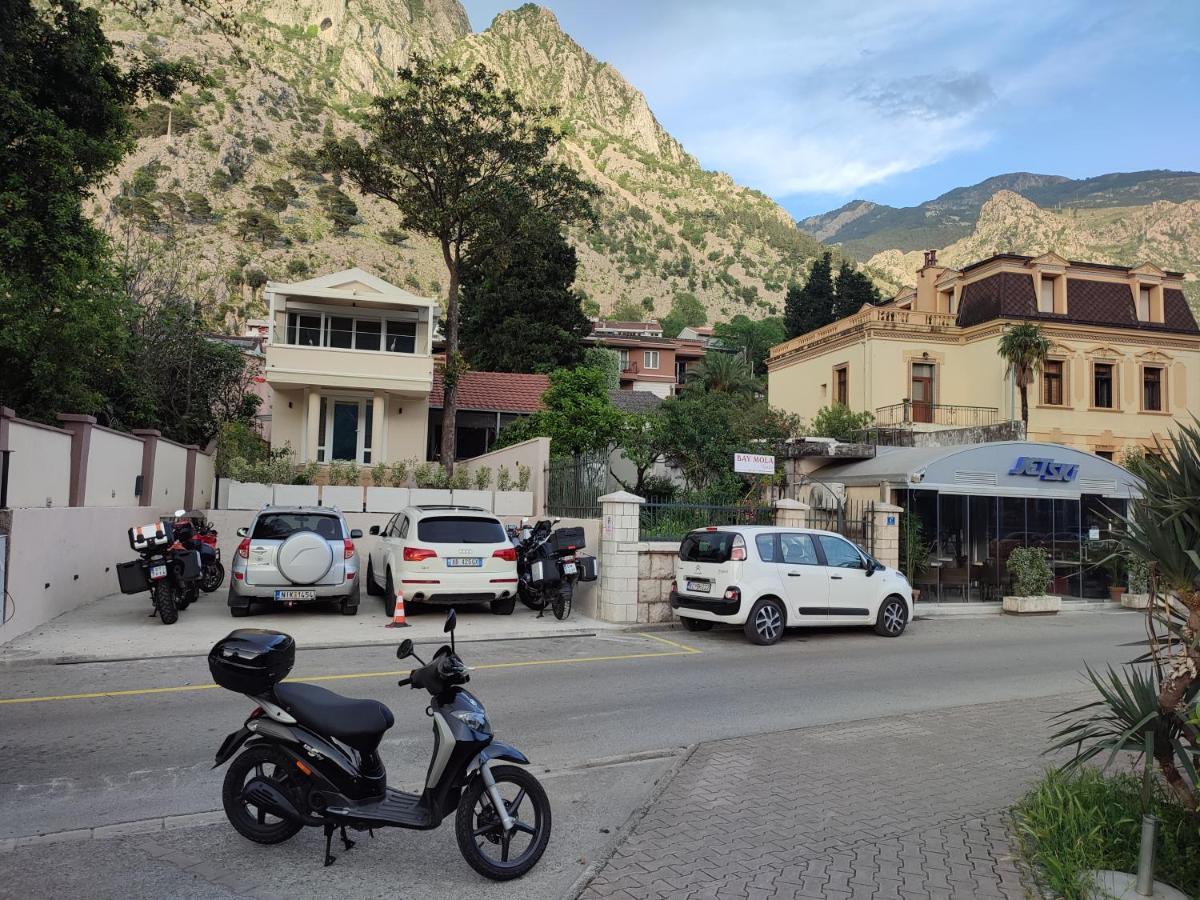 Bay Mola Aparts Apartment Kotor Exterior photo